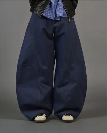 커브 로고 팬츠