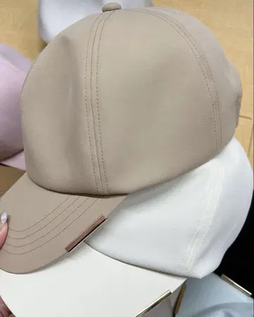 시이짱 차광 캡 베이지 골드 금장 장식