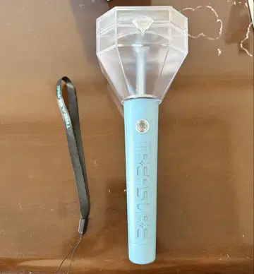 TREASURE 응원봉 박스 있음