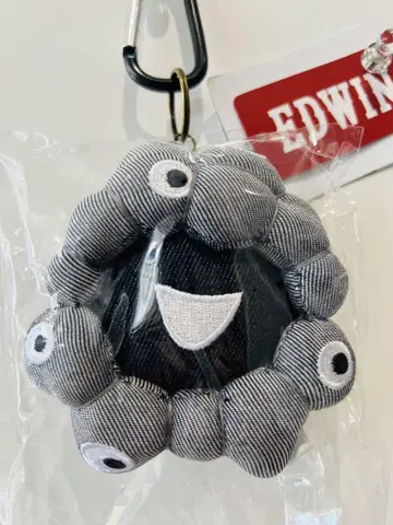 만박 회장 한정판 에드윈 콜라보 미야쿠미야쿠 마스코트 EDWIN