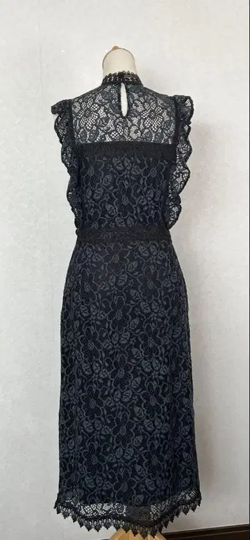 ZARA 레이스 슬리브리스 무릎 기장 원피스 블랙