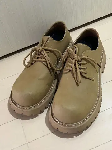 베이지 레이스업 슈즈 미드컷
