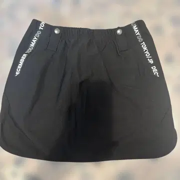 디셈버 메이 스커트