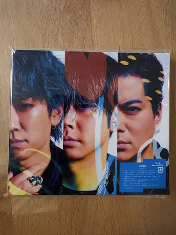 NEWS 변신 초회반 B (CD+Blu-ray)