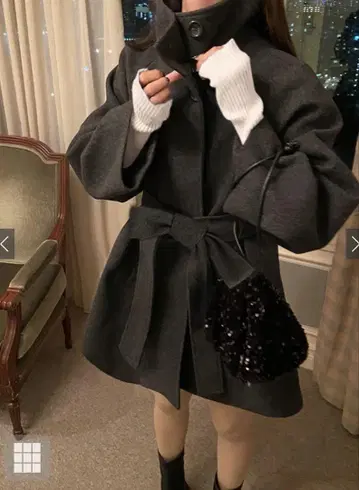 리본 벨트 부착 스탠드 카라 코트