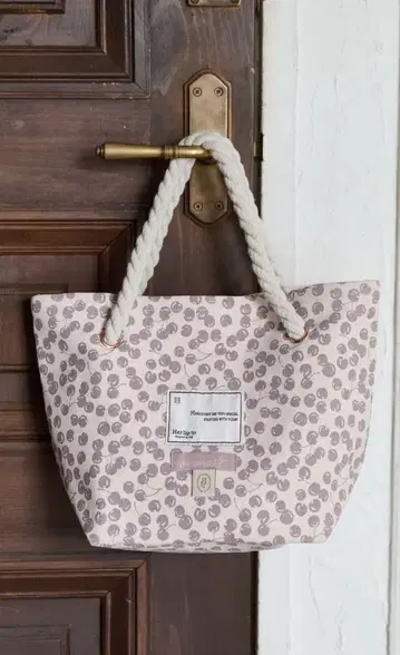 새상품 Herlipto HLT Cherry Tote Bag mauve