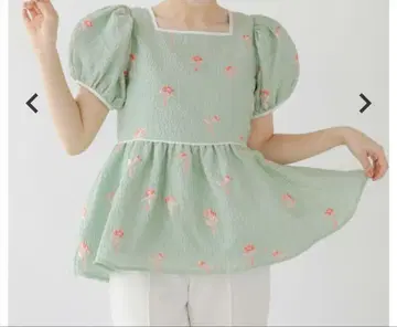[ 새상품 ] fitmore 파이핑 스퀘어넥 상의