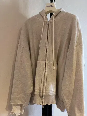 ANCELLM LAYERED ZIP-UP 츠네타 다이키 동 모델