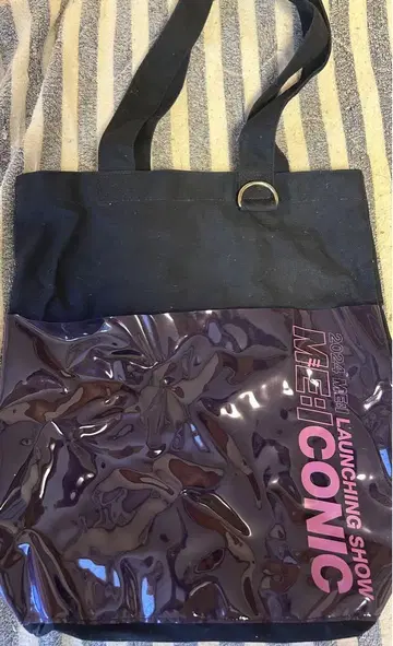ME:ICONIC 로고 토트백