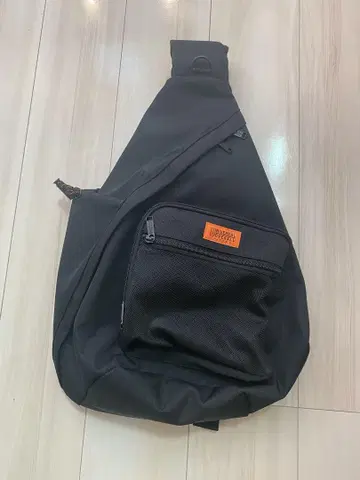 유니버셜 오버롤 바디 백 블랙