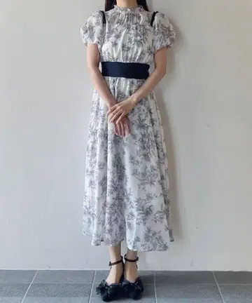 NOMAE 컷 아웃 리본 꽃무늬 원피스