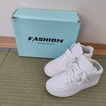 화이트 하이컷 캐주얼 슈즈 SHEIN 23.0cm 26