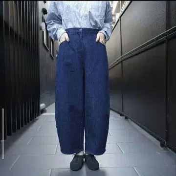 CORDERA (코르데라) curved leg pants denim