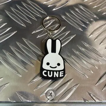 CUNE 러버 키링