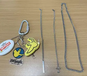 마크곤잘레스의 카라비너, 목걸이