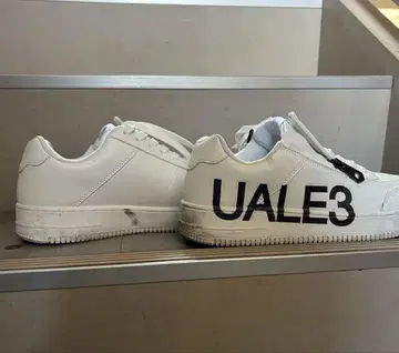 1PIU1UG 화이트 스니커즈 UALE3