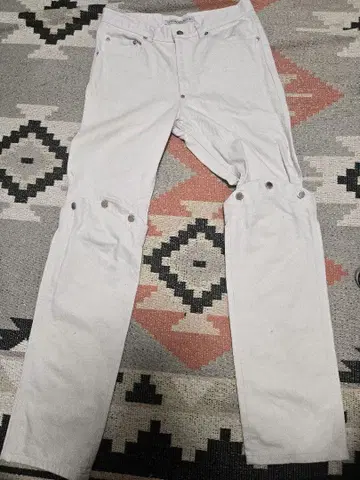 존 로렌스 설리번 KNEE BUTTON JEANS