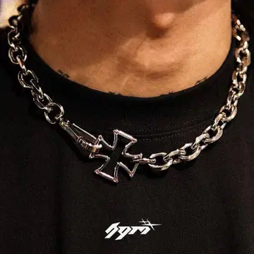 실버 크로스 모티브 목걸이