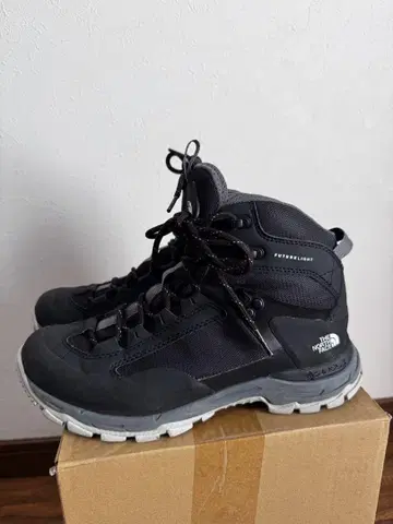 THE NORTH FACE 캐러밴 등산화 사이즈 24cm