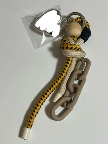 이아파피요네 백참 ear 하트 캔 베이지