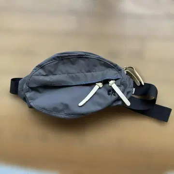 리볼버 바디백