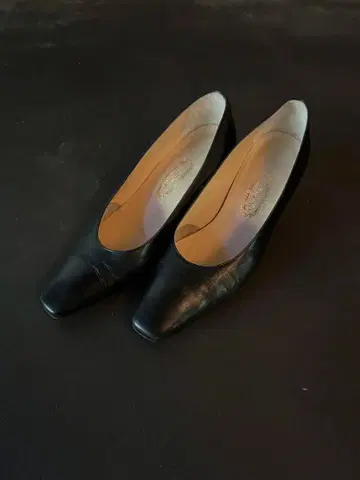 yoshida ginza 블랙 가죽 하이힐 23cm