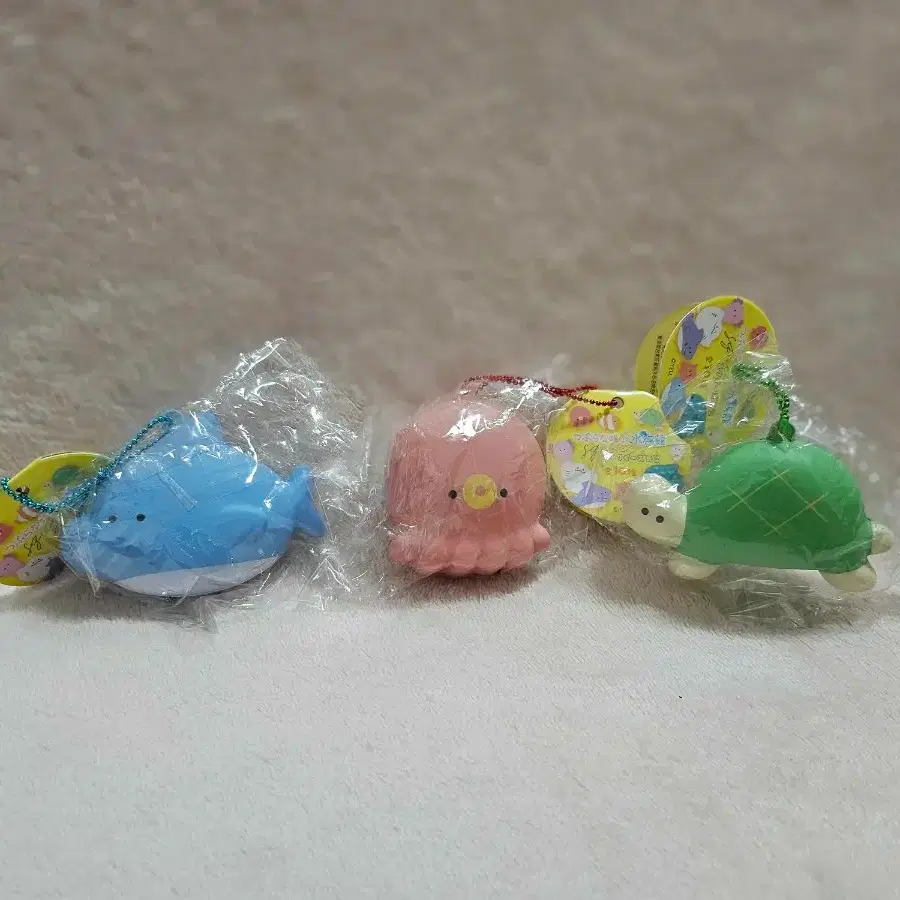 Tsuburana Hitomi Aquarium Squishy BC Keyholder 3 types: Dolphin