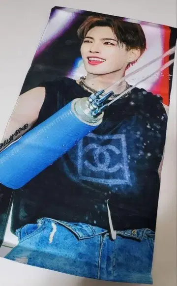 ATEEZ 홍준 새상품 슬로건