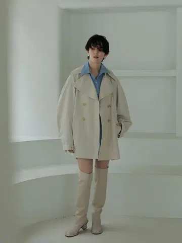 미사용 새상품 에트레토쿄 코팅 숏 트렌치코트