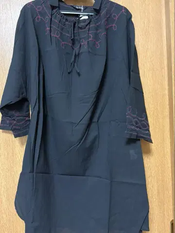와이즈 포 리빙 자수 튜닉 블랙