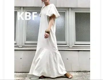 화이트 퍼프 슬리브 롱 원피스 M 사이즈 턱 슬리브 원피스