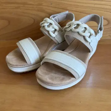 Clarks 컴포트 샌들