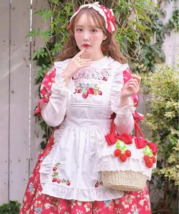 axes femme 클래식 베리 자수 에이프런 화이트
