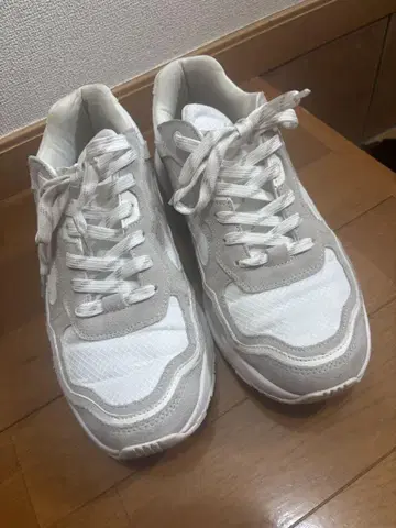아스팔트 스니커즈