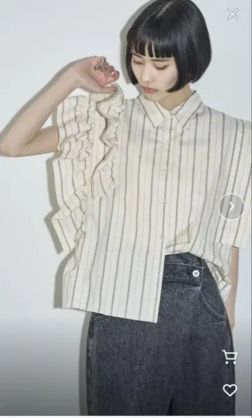 스트라이프 패턴 프릴 반팔 셔츠