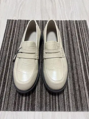 아이보리 로퍼