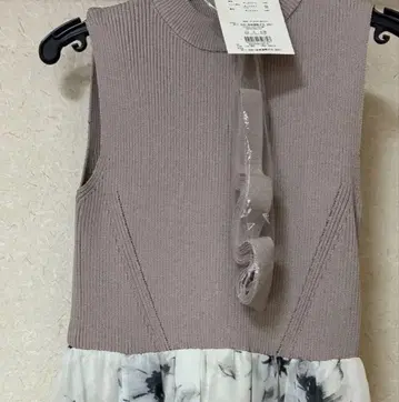 머큐리 듀오 플라워 도킹 플레어 원피스 베이지