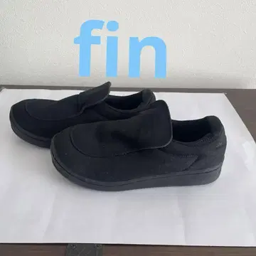fin 블랙 스니커즈