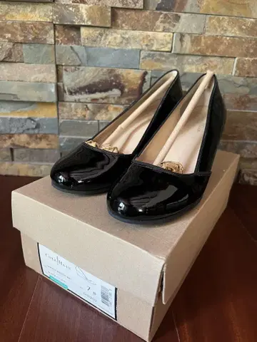 콜한 블랙 에나멜 펌프스 사이즈 7B (24cm) 워터프루프