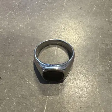 13lue의 Black rounded ring