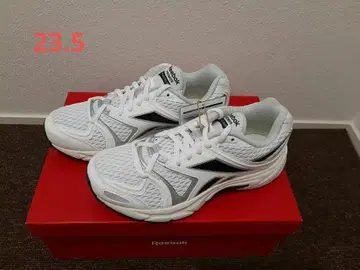 [ 새상품 ] Reebok 스니커즈 화이트 23.5cm