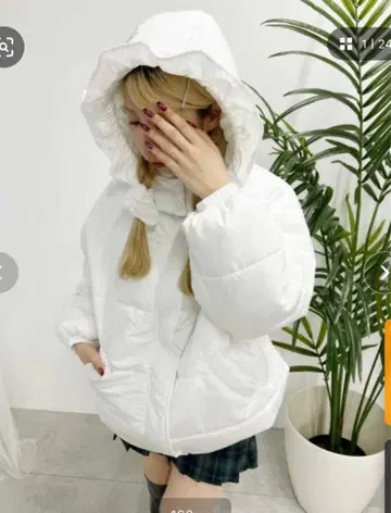 화이트 퀼팅 자켓 후드 부착