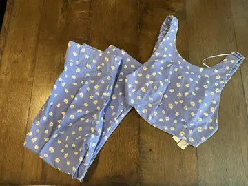 꽃무늬 프릴 탱크탑과 팬츠 셋업