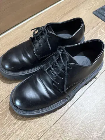 Zara 통굽 가죽 신발