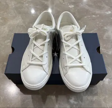 미사용 새상품 컨버스 올스타 화이트 가죽 23.5cm