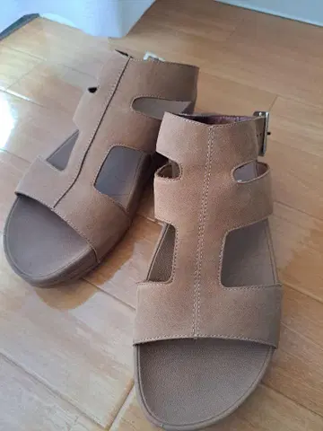 핏플랍 스웨이드 카멜 샌들 24cm