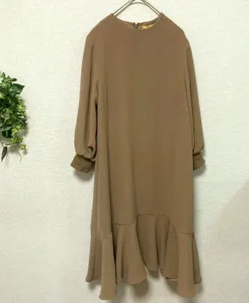 어반 리서치 로쏘 롱 플레어 원피스 베이지 F