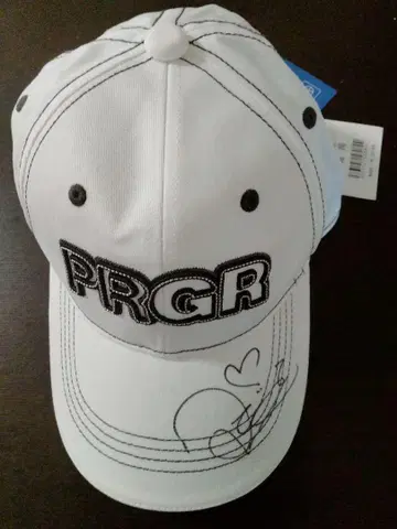 이이지마 아카네 프로 PRGR 화이트 사인 포함 캡