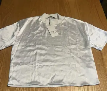 새상품 ZARA 화이트 새틴 셔츠 S 사이즈 반팔