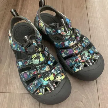 새상품급 keen 샌들 25.5
